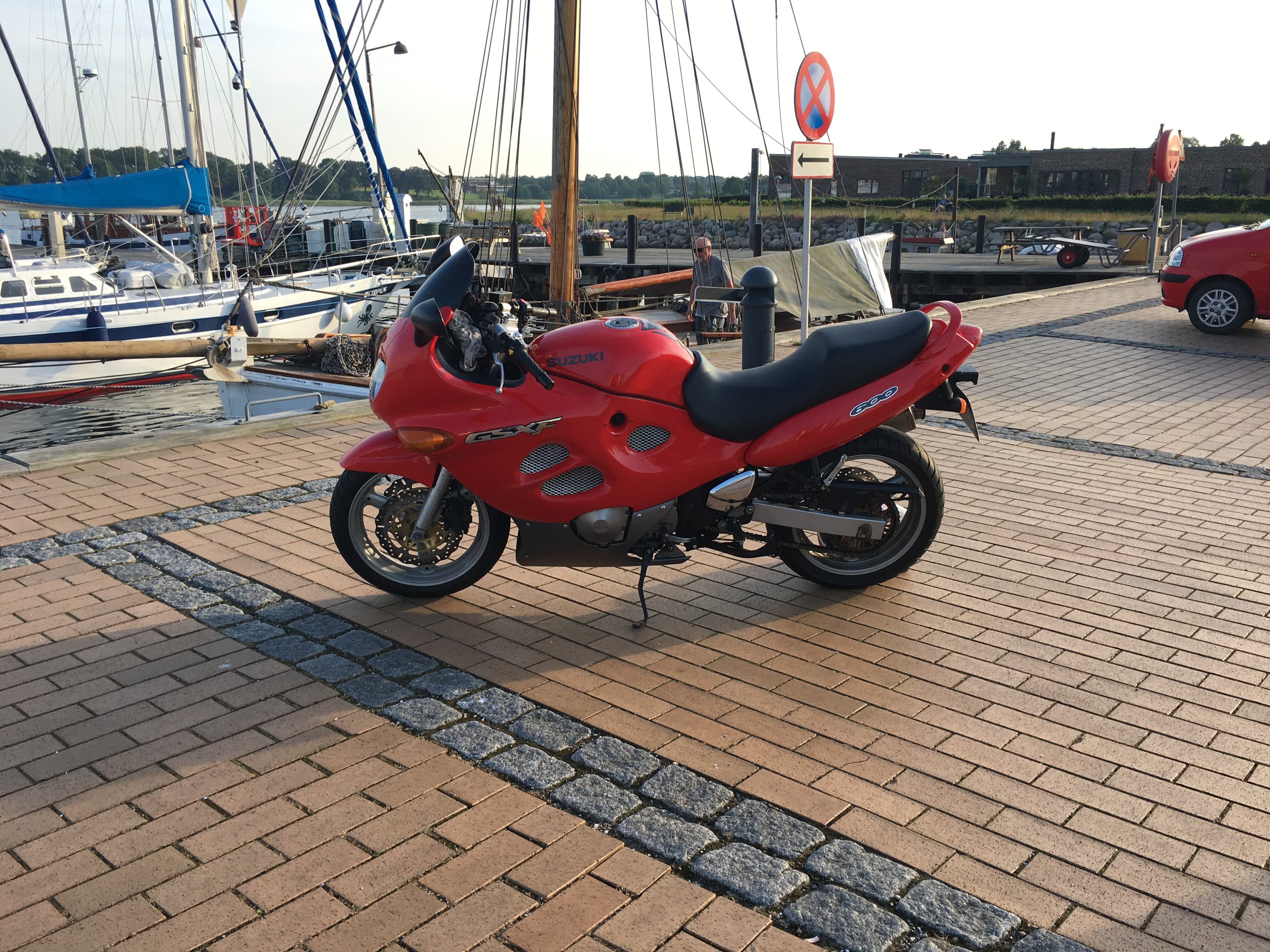 Suzuki GSX 600 F