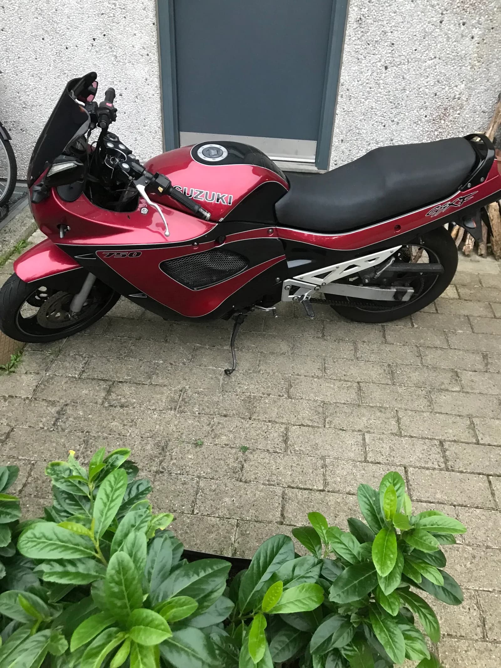 Suzuki GSX 750 F