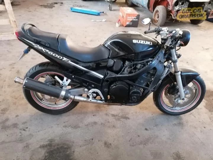 Suzuki GSX 600 F