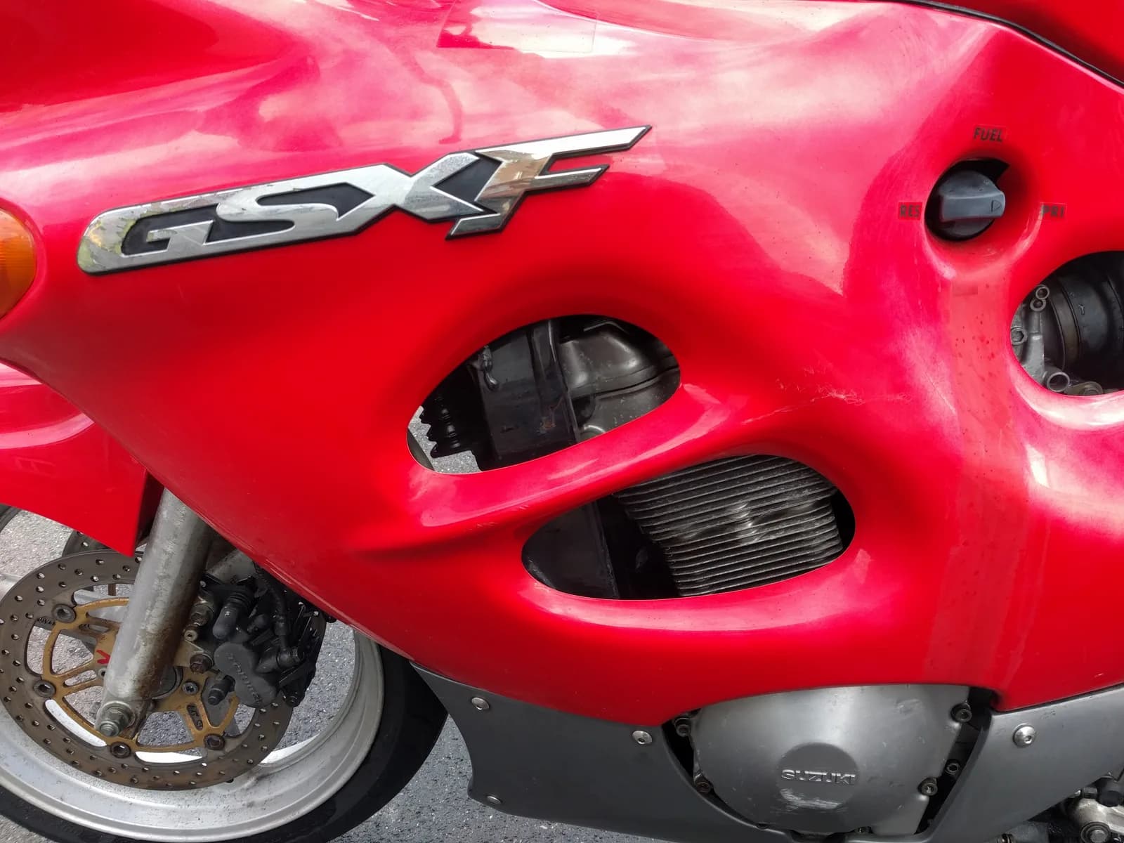Suzuki GSX 600 F