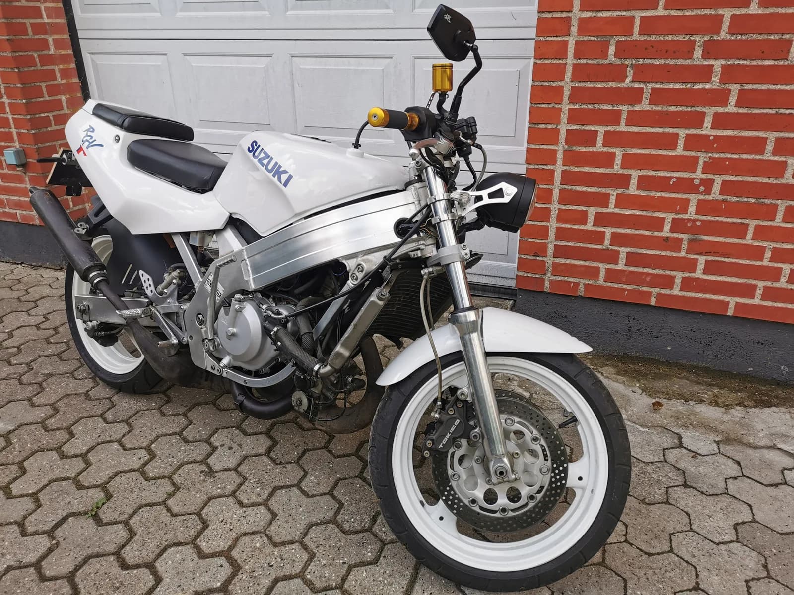 Suzuki RGV 250