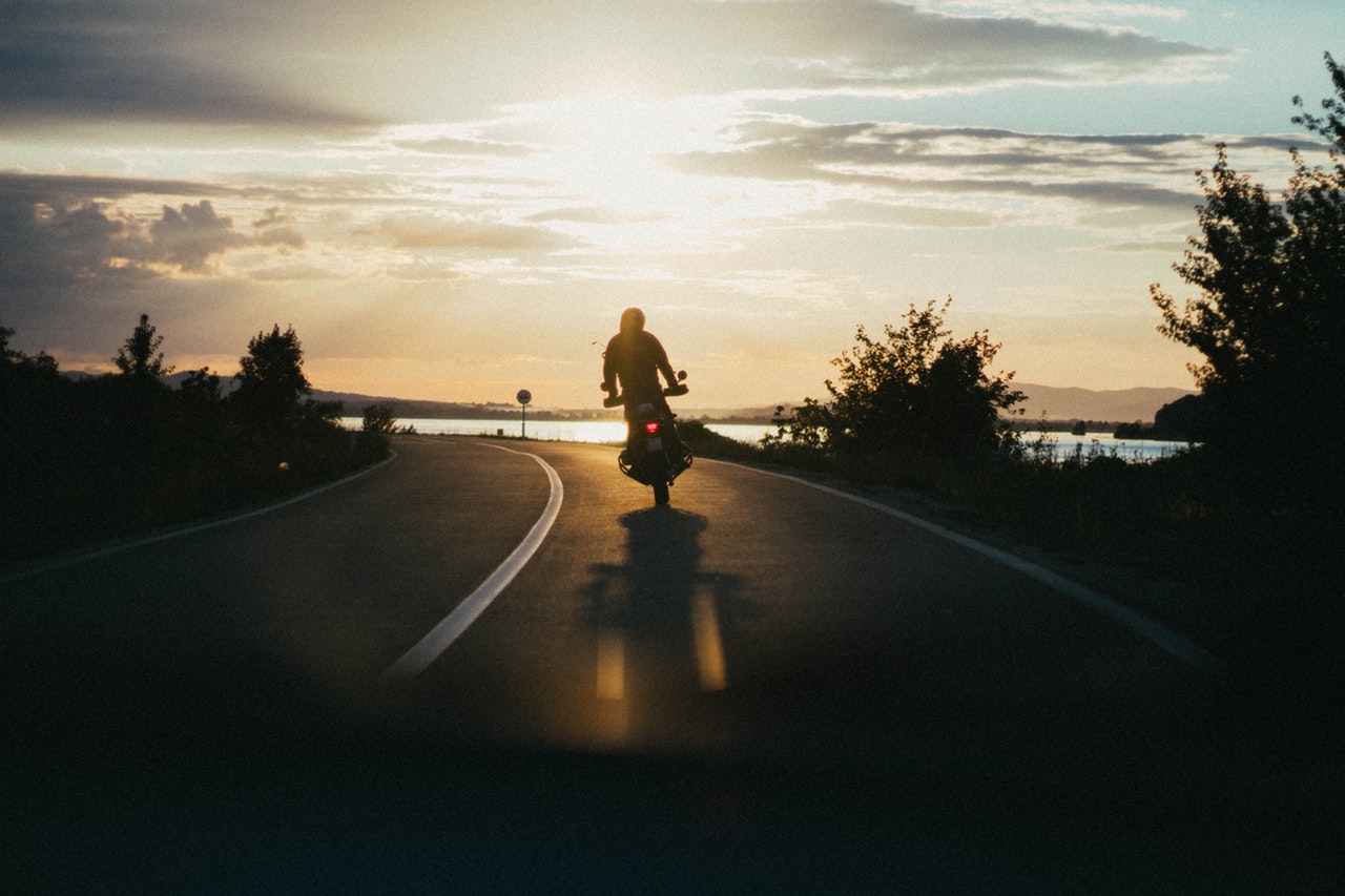 Hvor stor motorcykel må man køre som 20 årig?