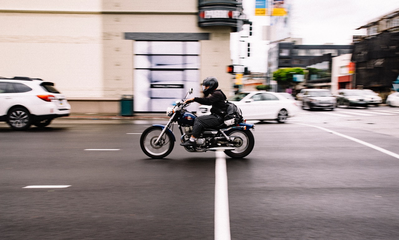Hold forbindelsen på motorcykelferien: Tips til dit mobilabonnement